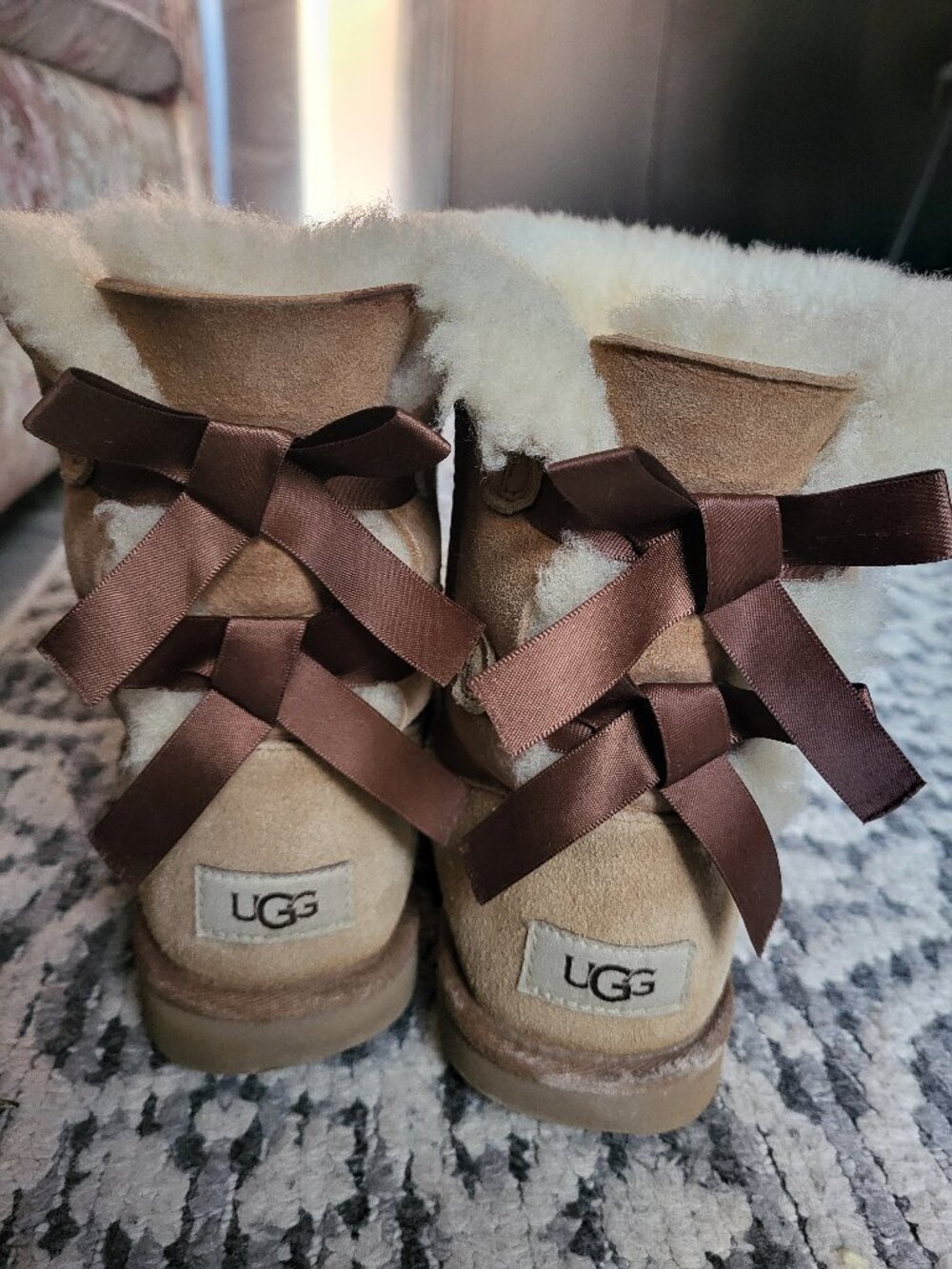 Uggs Bailey Bow toddler 2 size